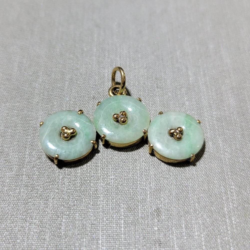 Adorable 3 Jadeite Button Pendant, 14kt Yellow Gold